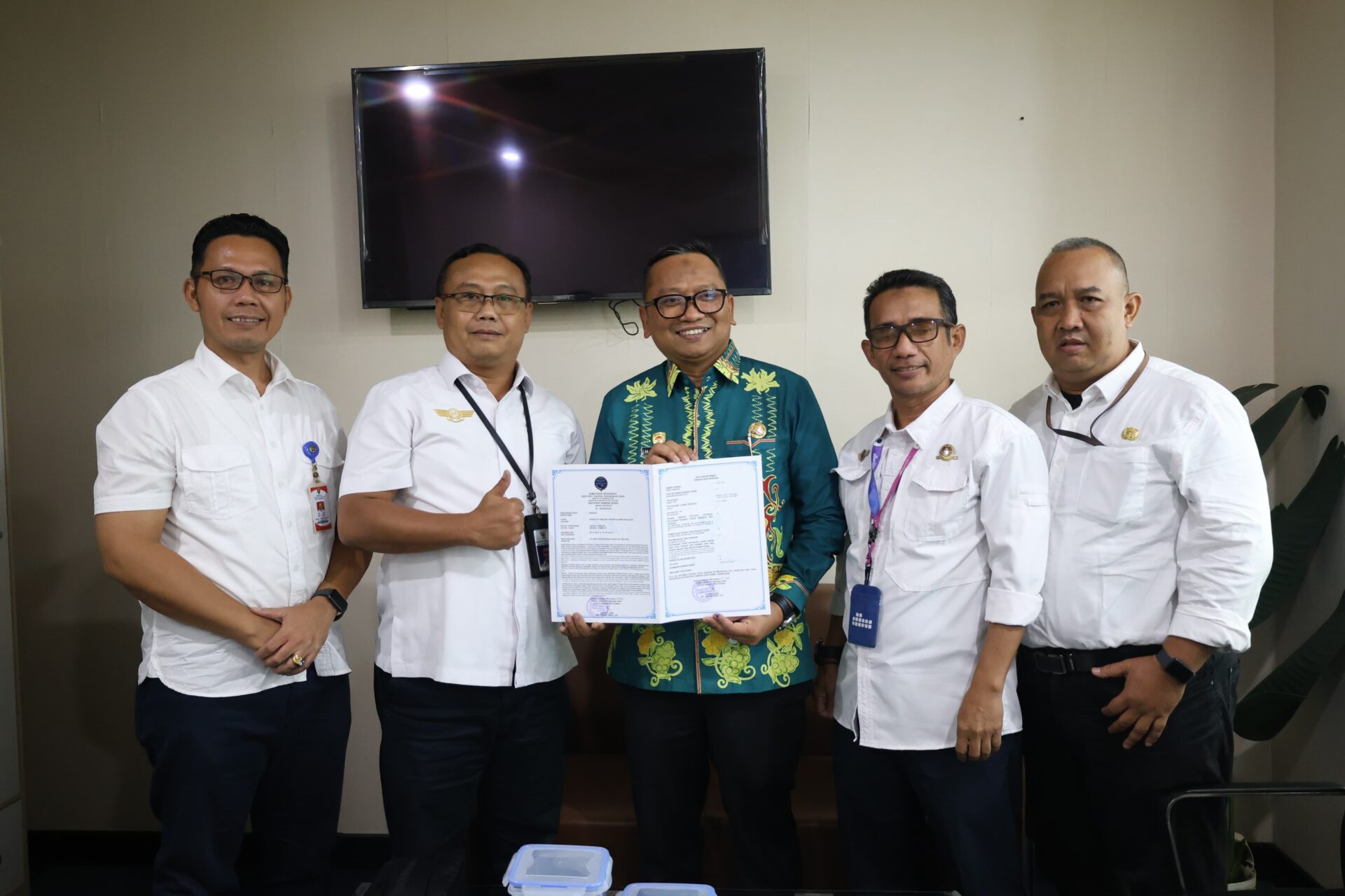 Bandara Warukin Resmi Bersertifikat, Penerbangan Domestik Segera Mengudara