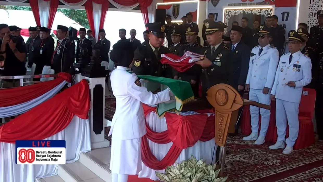 Upacara Penurunan Bendera di Tabalong Berlangsung Khidmat