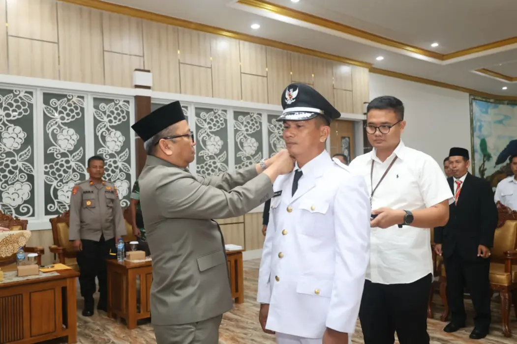 Lantik Kepala Desa PAW Manduin, Bupati Tabalong minta kolaborasi & layanan publik