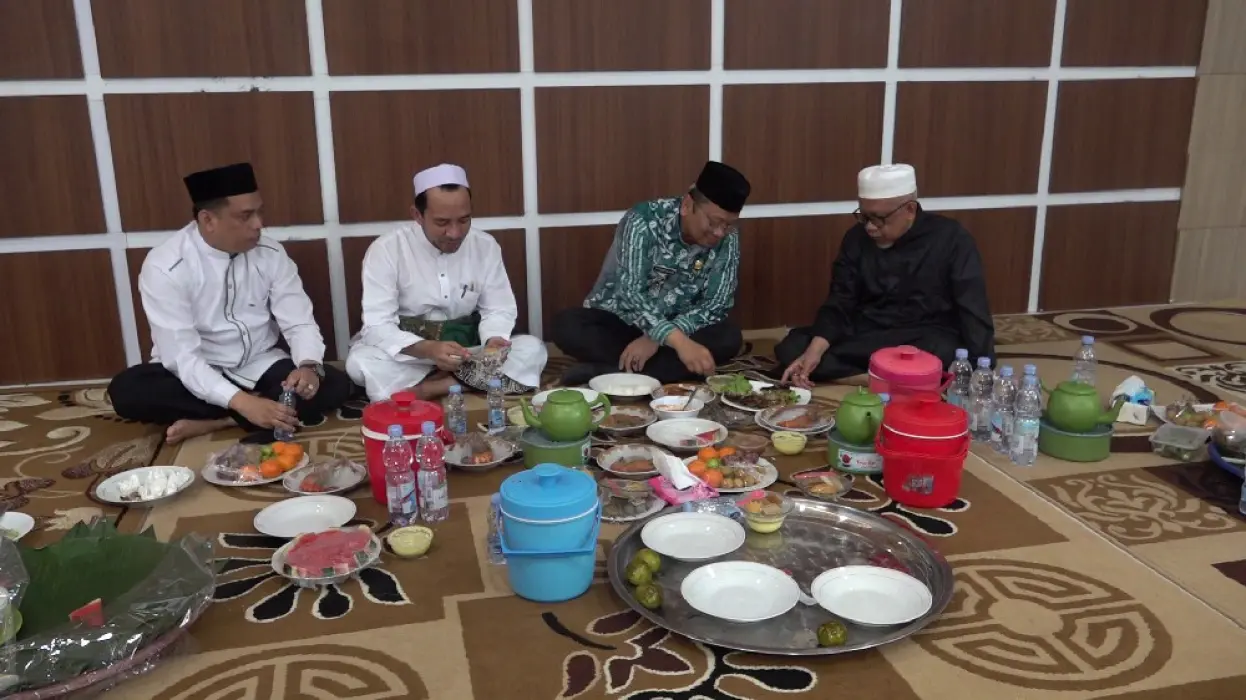 Hadiri Peringatan Maulid di Kelua, Bupati Tabalong Ajak Warga Lestarikan Tradisi Makan Batalam