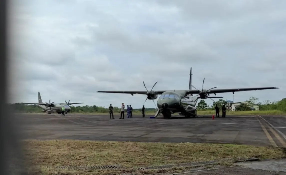 10 Menit di Bandara Warukin, Gibran Langsung ke Pengungsi Banjir di Balangan