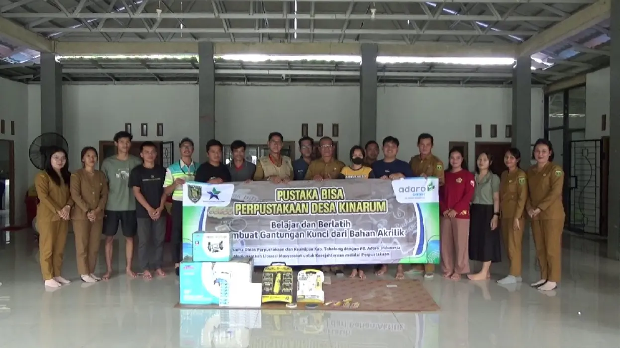 Karang Taruna Desa Kinarum Diberi Pelatihan Pembuatan Gantungan Kunci dari Akrilik