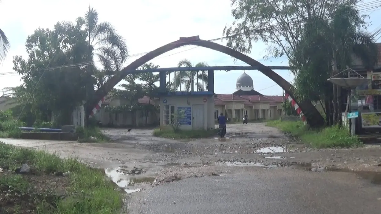 Ari Wu Dorong Percepatan Perbaikan Jalan Komplek Linda 5