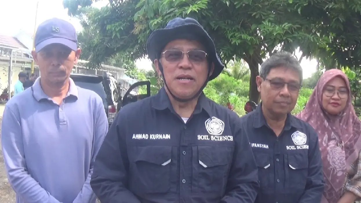 Pastikan Tanah Cocok, Disbunnak Tabalong Gandeng ULM Teliti Lahan untuk Tanam Kelapa Genjah