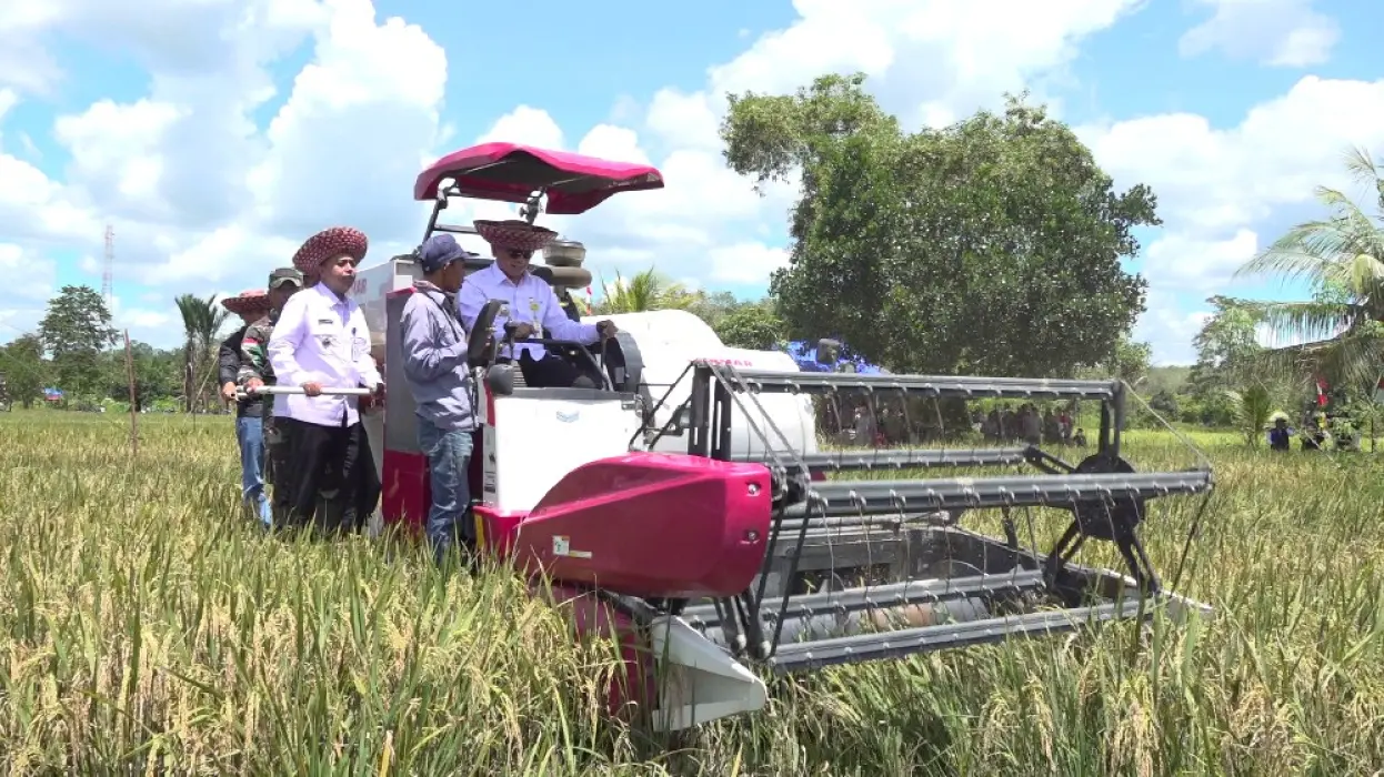Kendarai Combine Harvester, Bupati Berkomitmen Akan Modernisasi Pertanian Tabalong