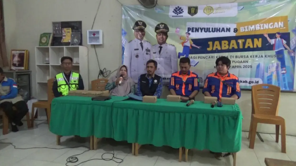 Disnaker Kenalkan Siswa di Pugaan tentang Dunia Kerja