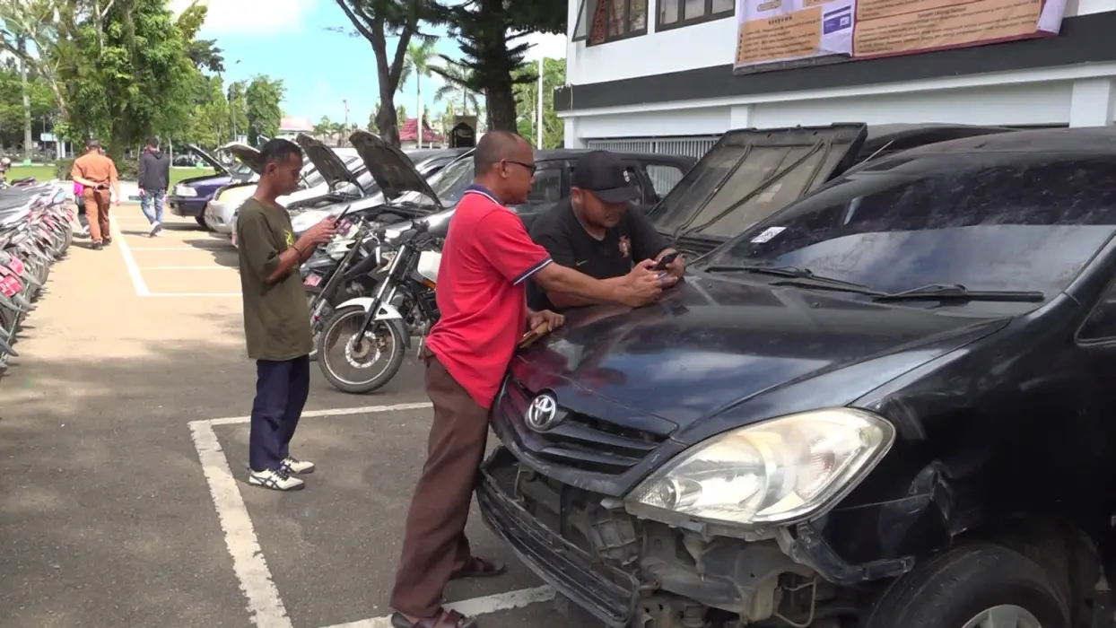 Warga Tabalong Antusias Ikuti Lelang Kendaraan Dinas dengan Harga Terjangkau